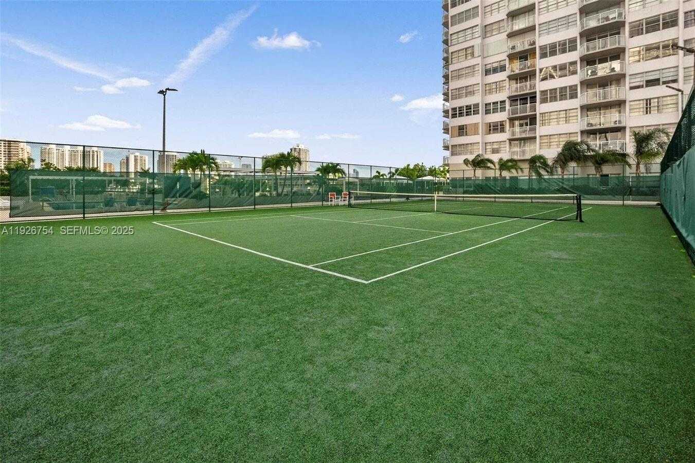 Small Image of 18051 BISCAYNE BLVD #1705, Aventura Number 31