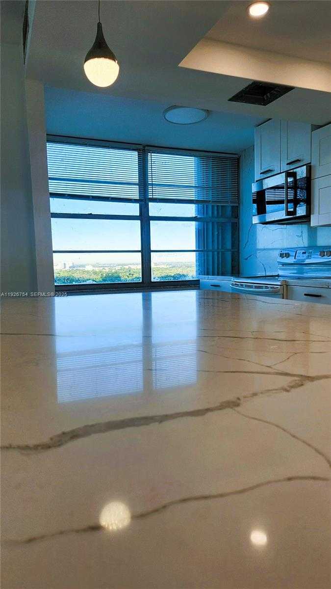 Small Image of 18051 BISCAYNE BLVD #1705, Aventura Number 4