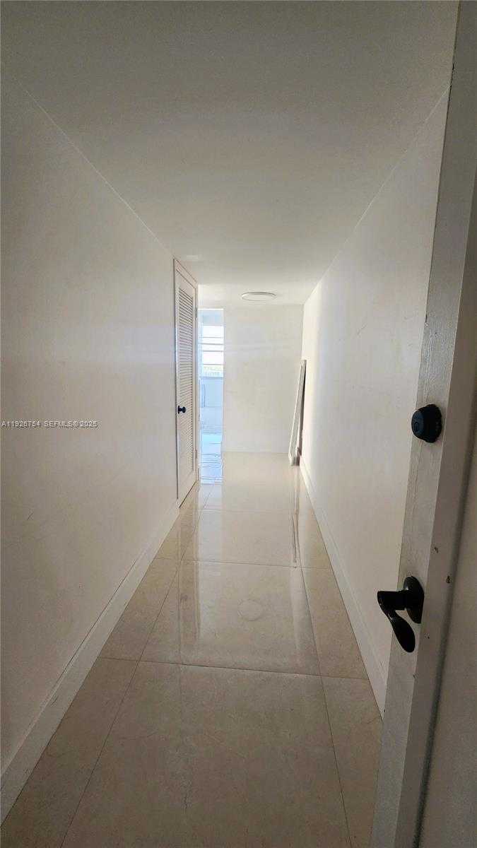 Small Image of 18051 BISCAYNE BLVD #1705, Aventura Number 5