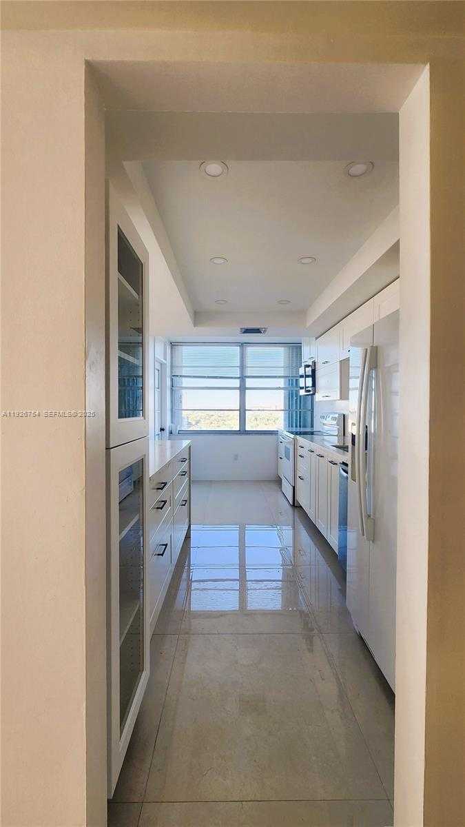Small Image of 18051 BISCAYNE BLVD #1705, Aventura Number 6