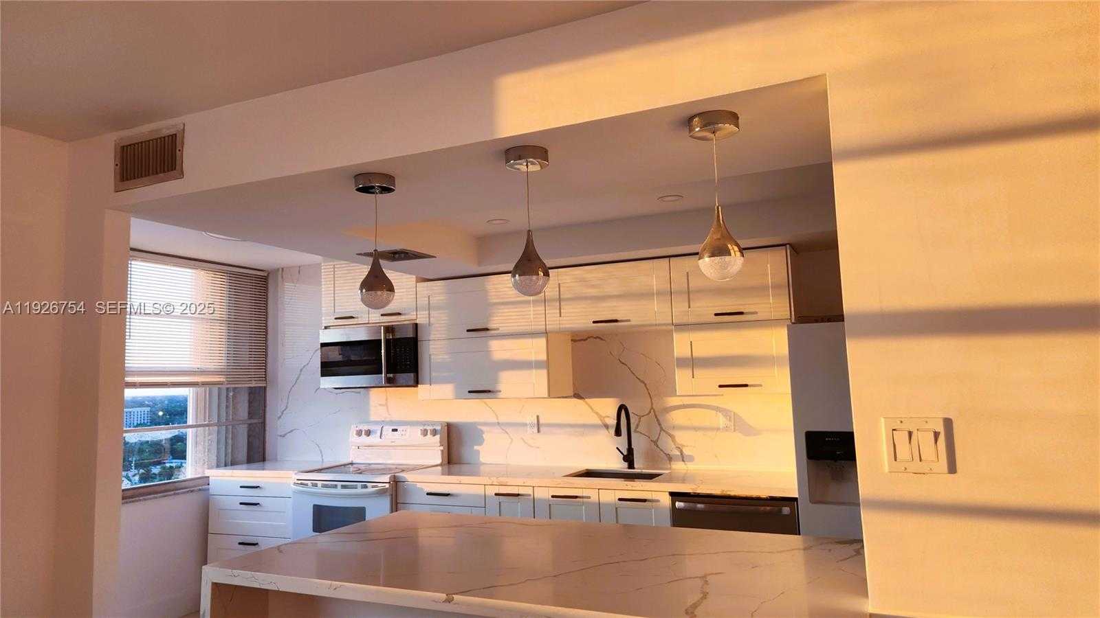 Small Image of 18051 BISCAYNE BLVD #1705, Aventura Number 7