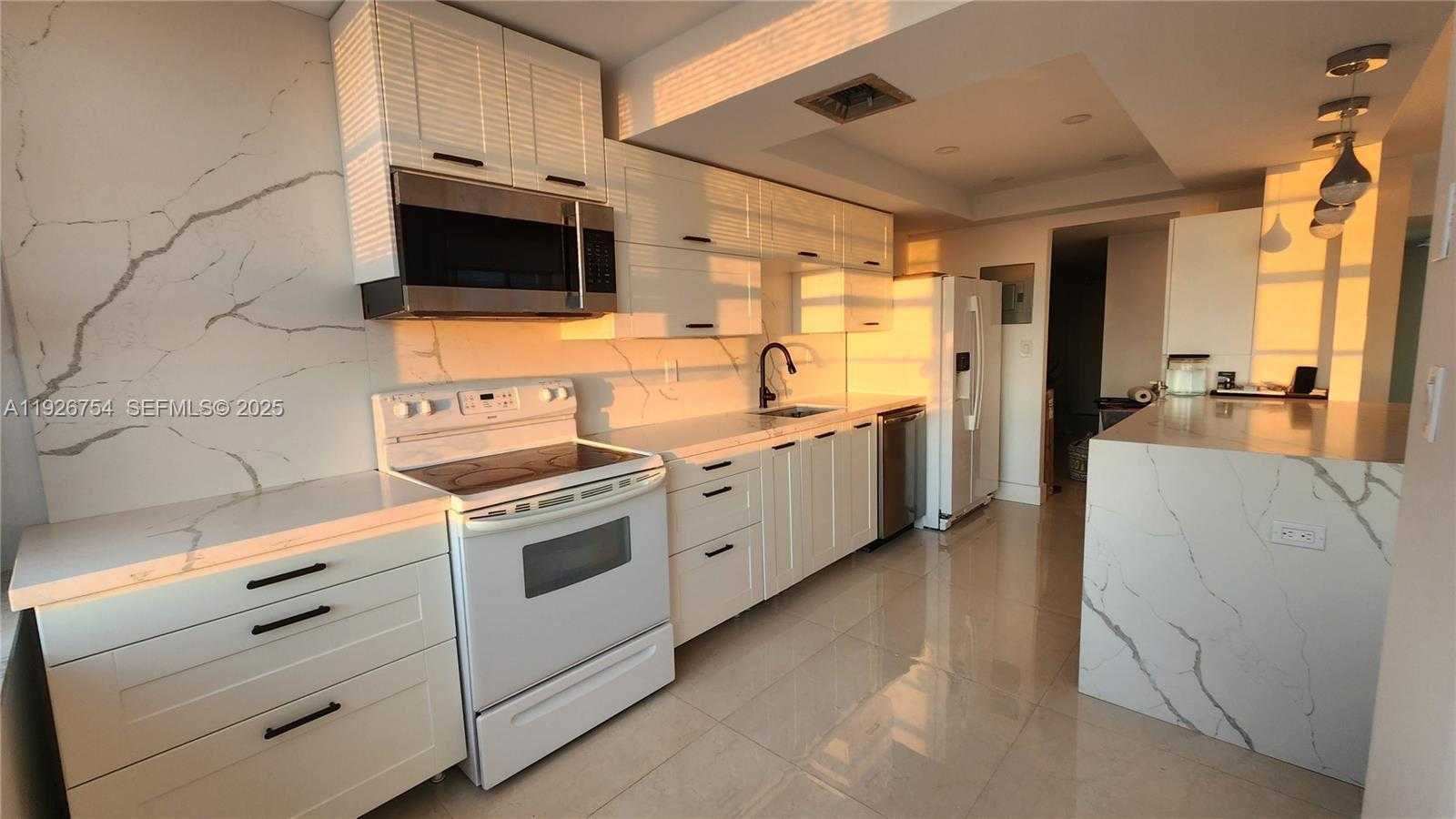 Small Image of 18051 BISCAYNE BLVD #1705, Aventura Number 8