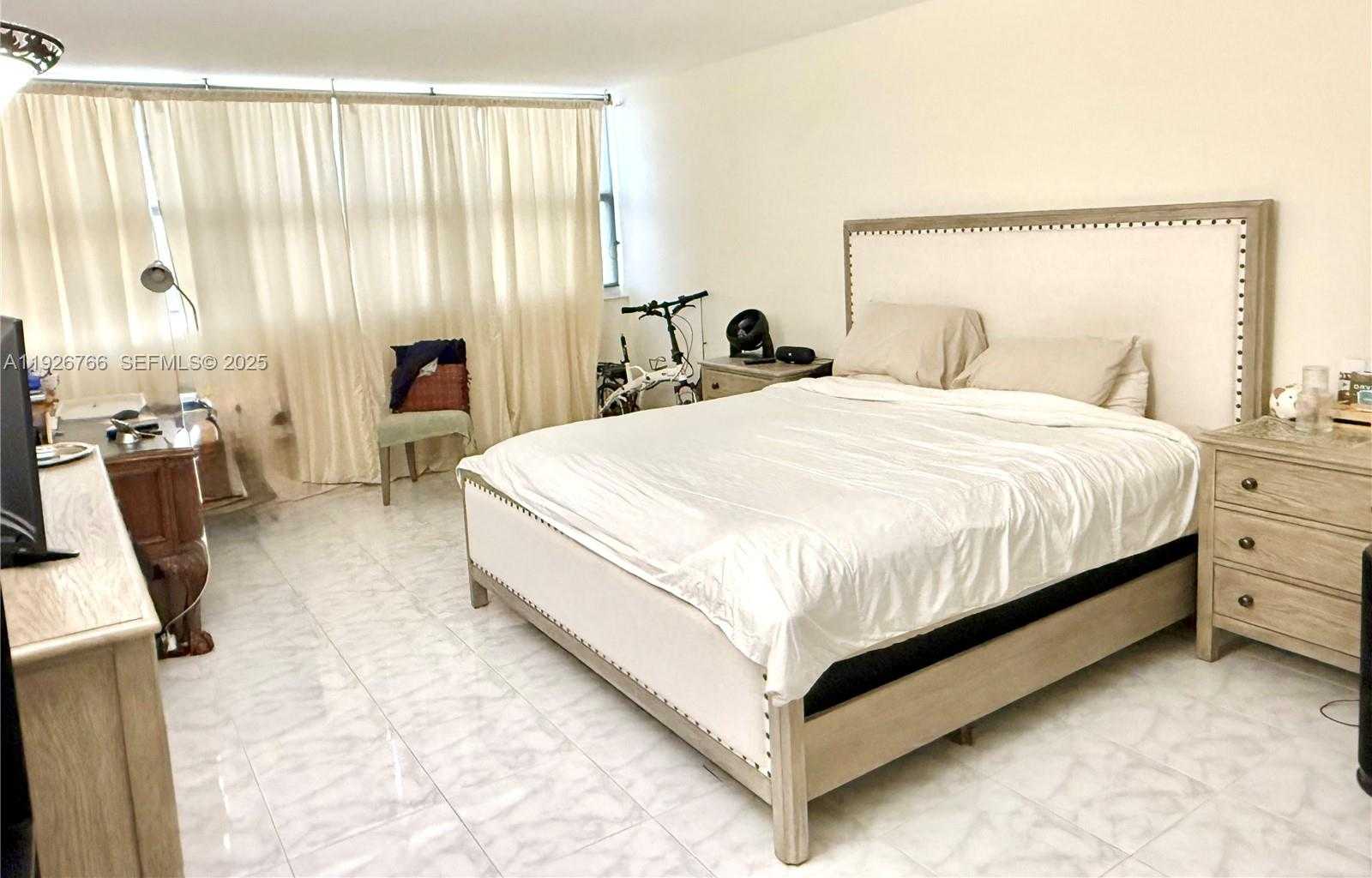 Small Image of 1890 SOUTH OCEAN DR #1907, Hallandale Beach Number 5