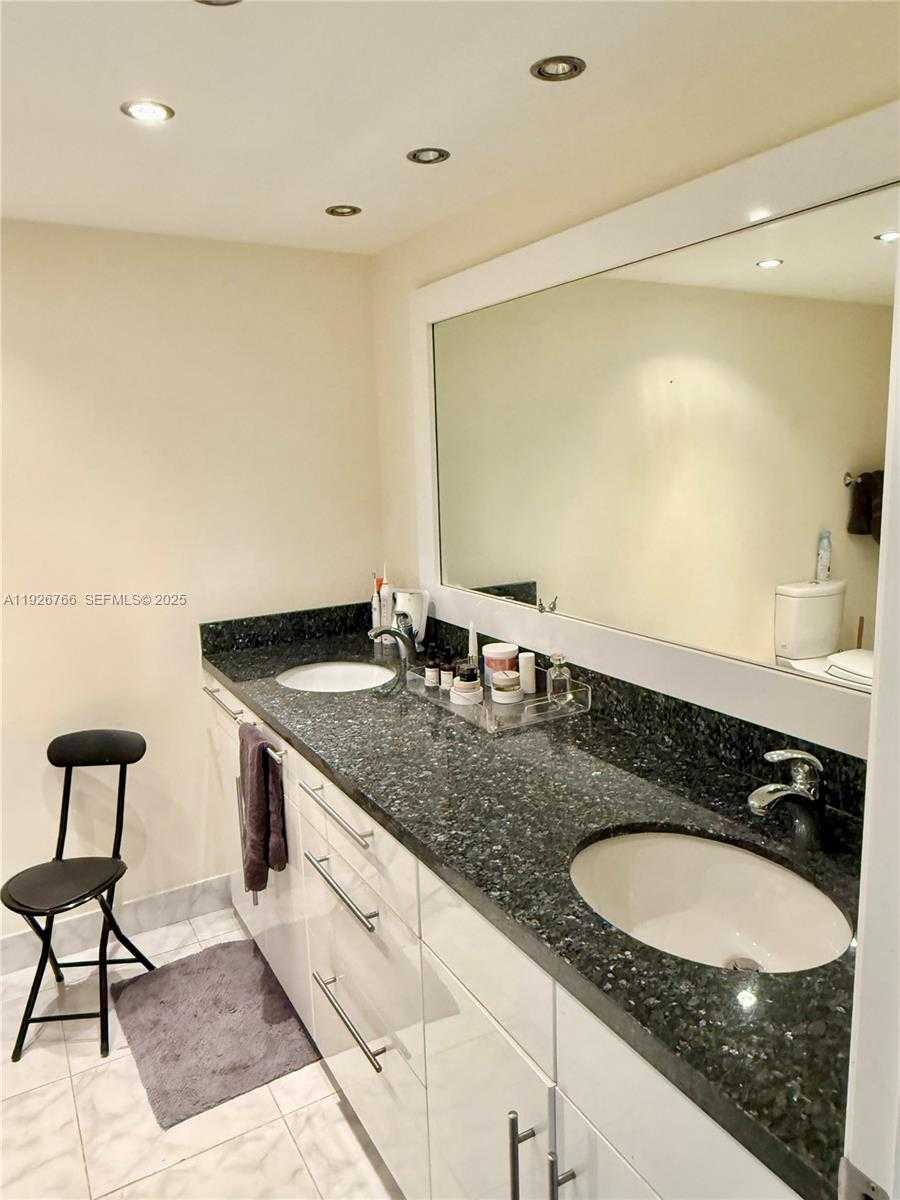 Small Image of 1890 SOUTH OCEAN DR #1907, Hallandale Beach Number 7