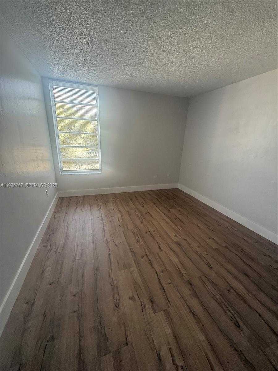 Small Image of 8820 FONTAINEBLEAU BLVD #302, Miami Number 11