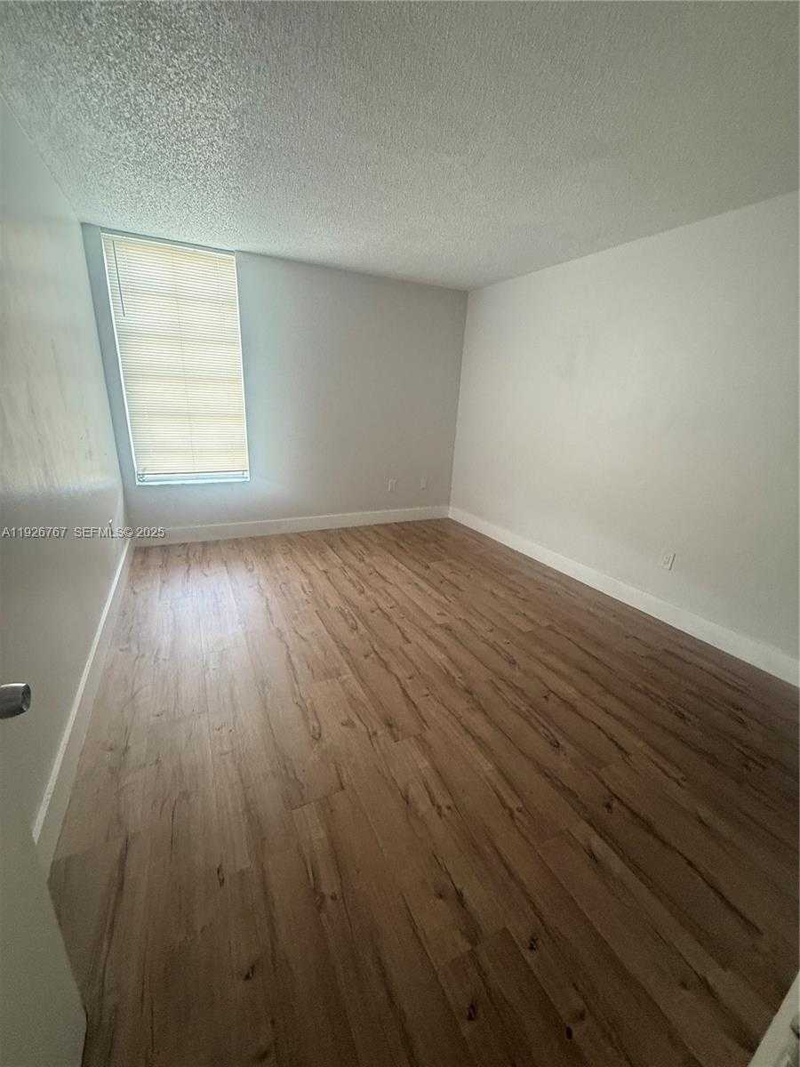 Small Image of 8820 FONTAINEBLEAU BLVD #302, Miami Number 12