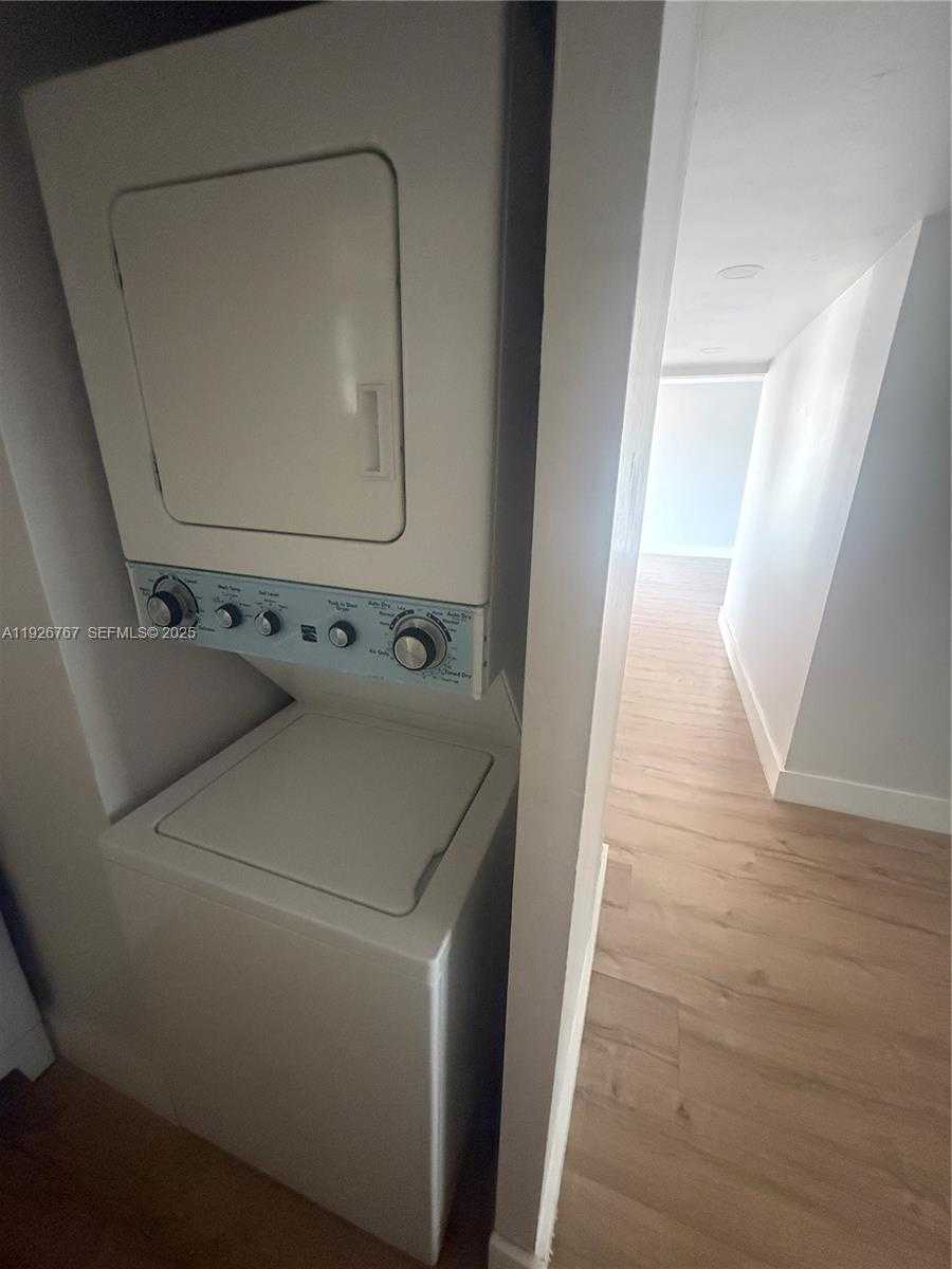 Small Image of 8820 FONTAINEBLEAU BLVD #302, Miami Number 15