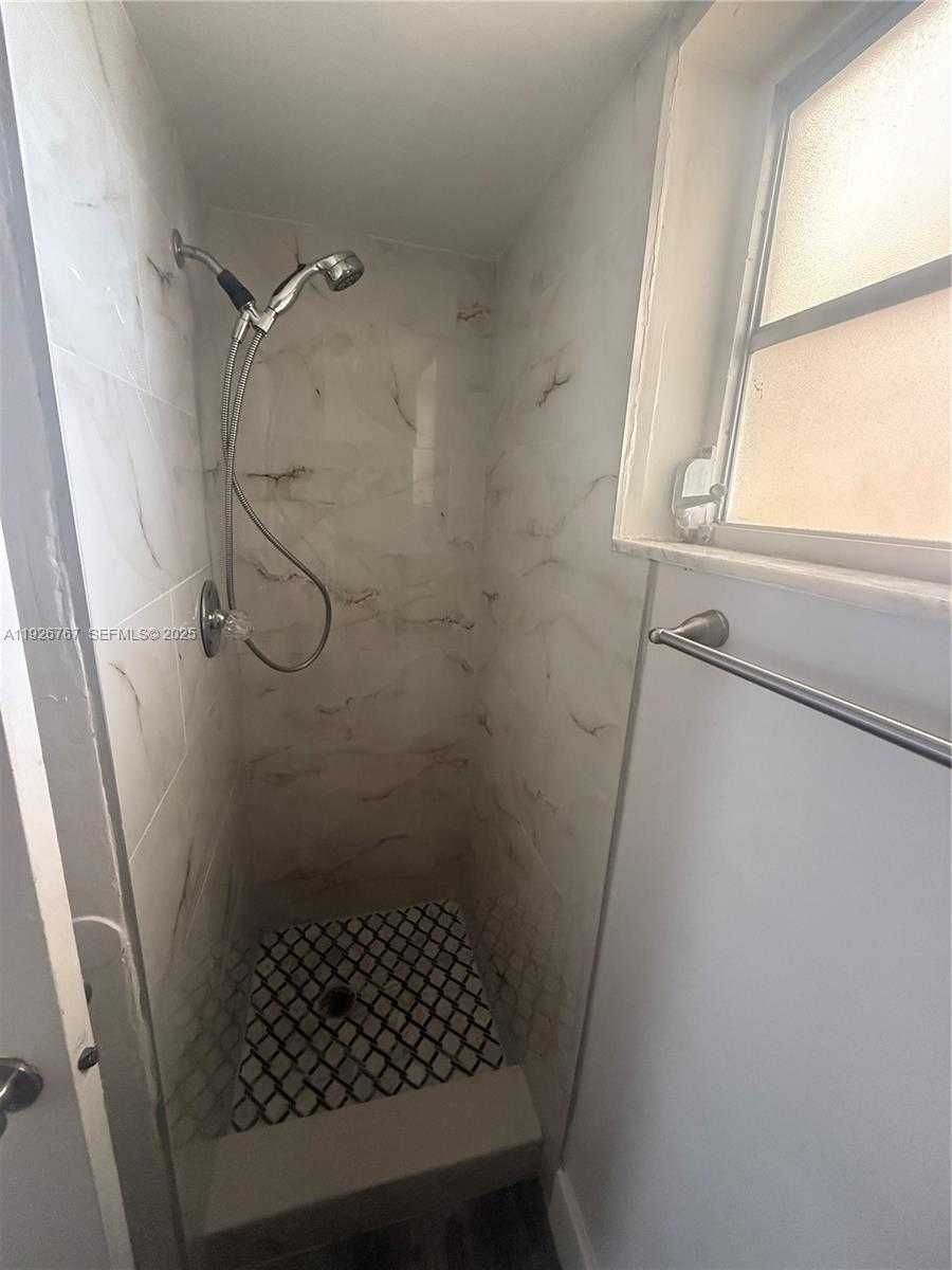 Small Image of 8820 FONTAINEBLEAU BLVD #302, Miami Number 17