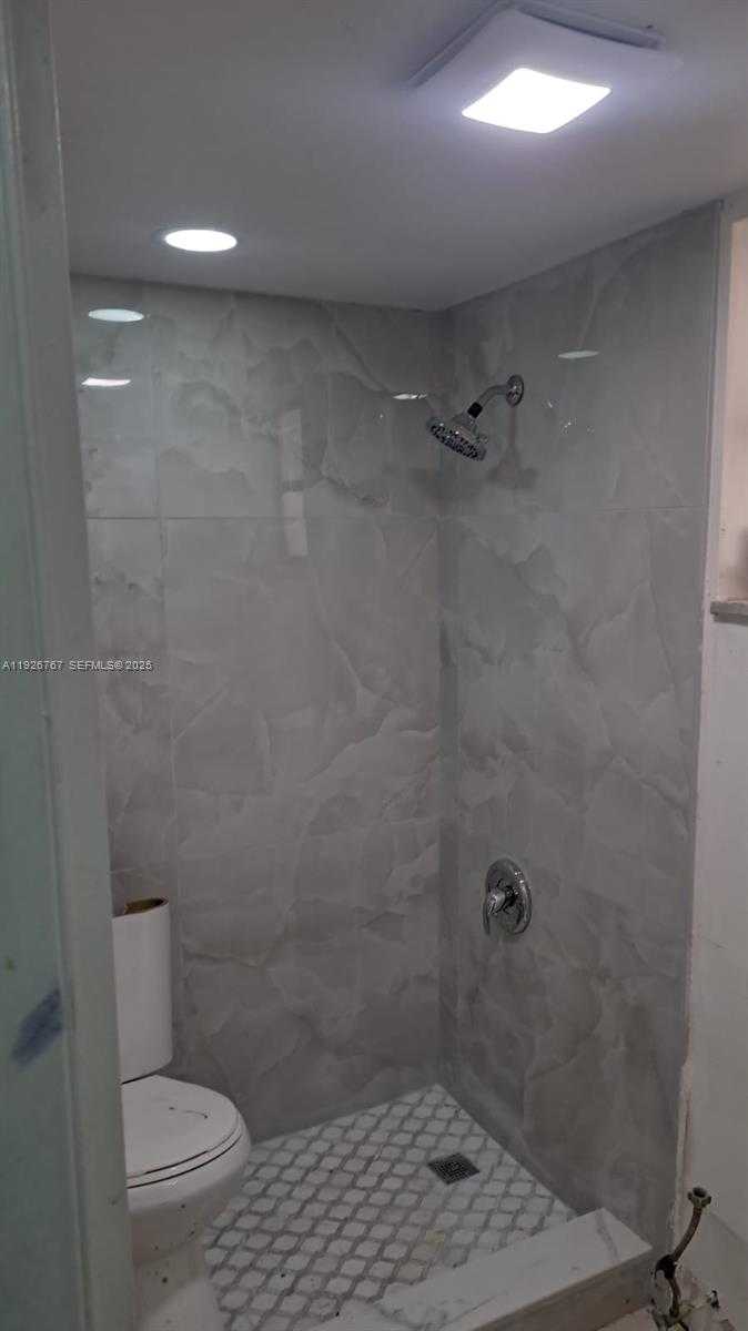 Small Image of 8820 FONTAINEBLEAU BLVD #302, Miami Number 18