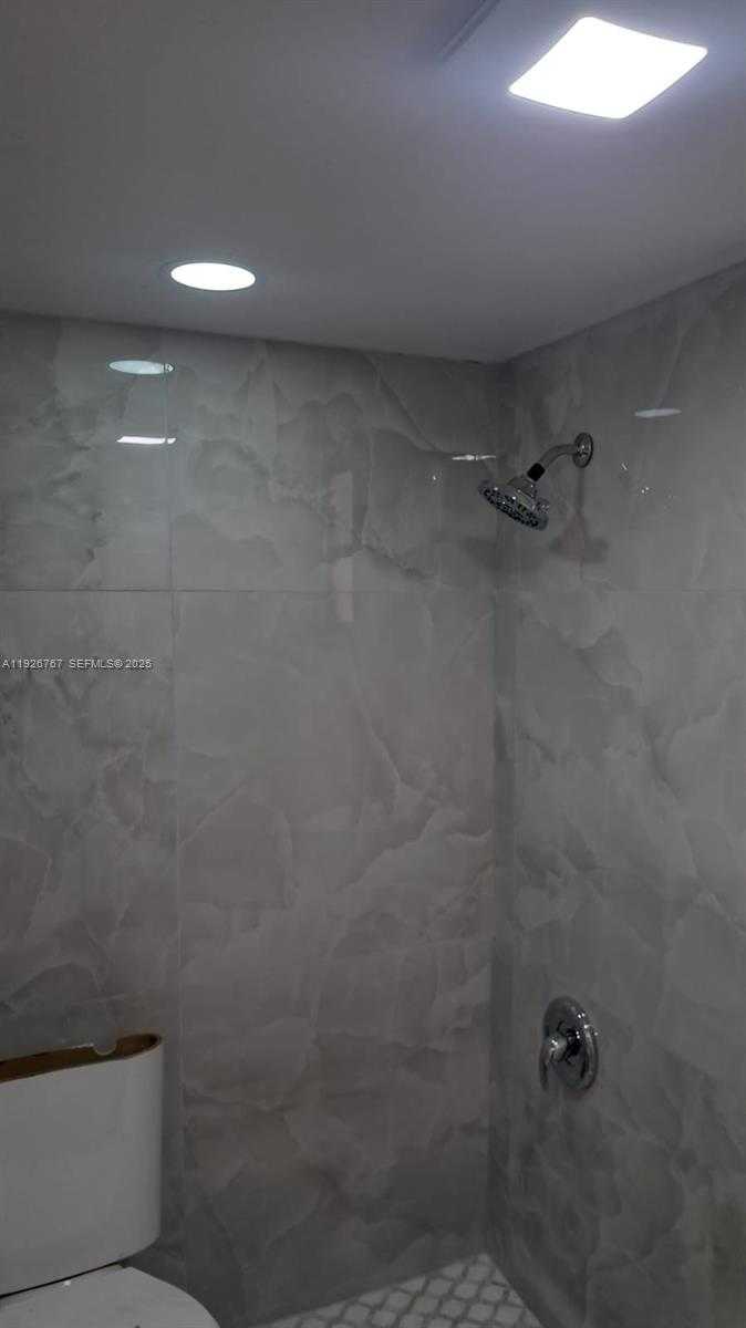 Small Image of 8820 FONTAINEBLEAU BLVD #302, Miami Number 19