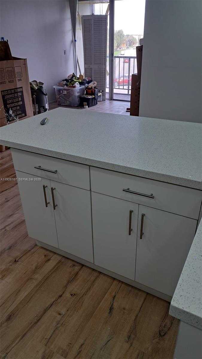 Small Image of 8820 FONTAINEBLEAU BLVD #302, Miami Number 7