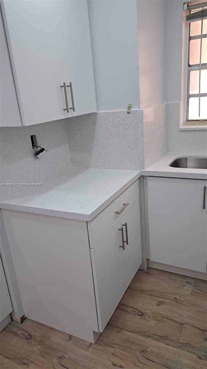 Small Image of 8820 FONTAINEBLEAU BLVD #302, Miami Number 9