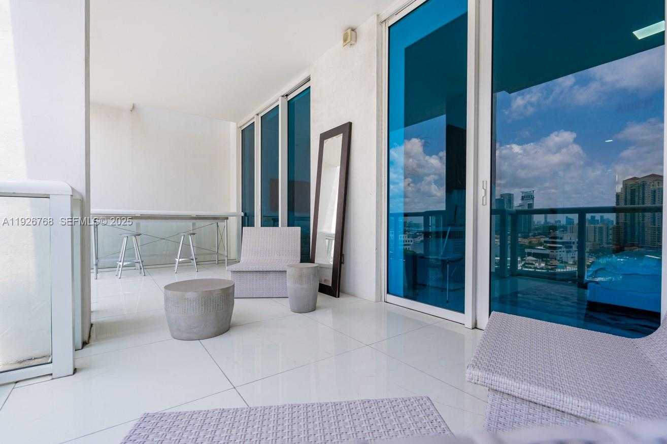 Small Image of 50 SOUTH POINTE DR #1506, Miami Beach Number 16