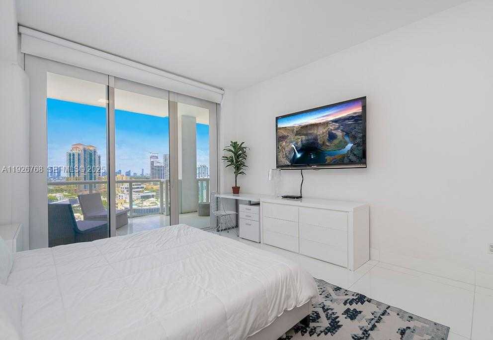 Small Image of 50 SOUTH POINTE DR #1506, Miami Beach Number 17
