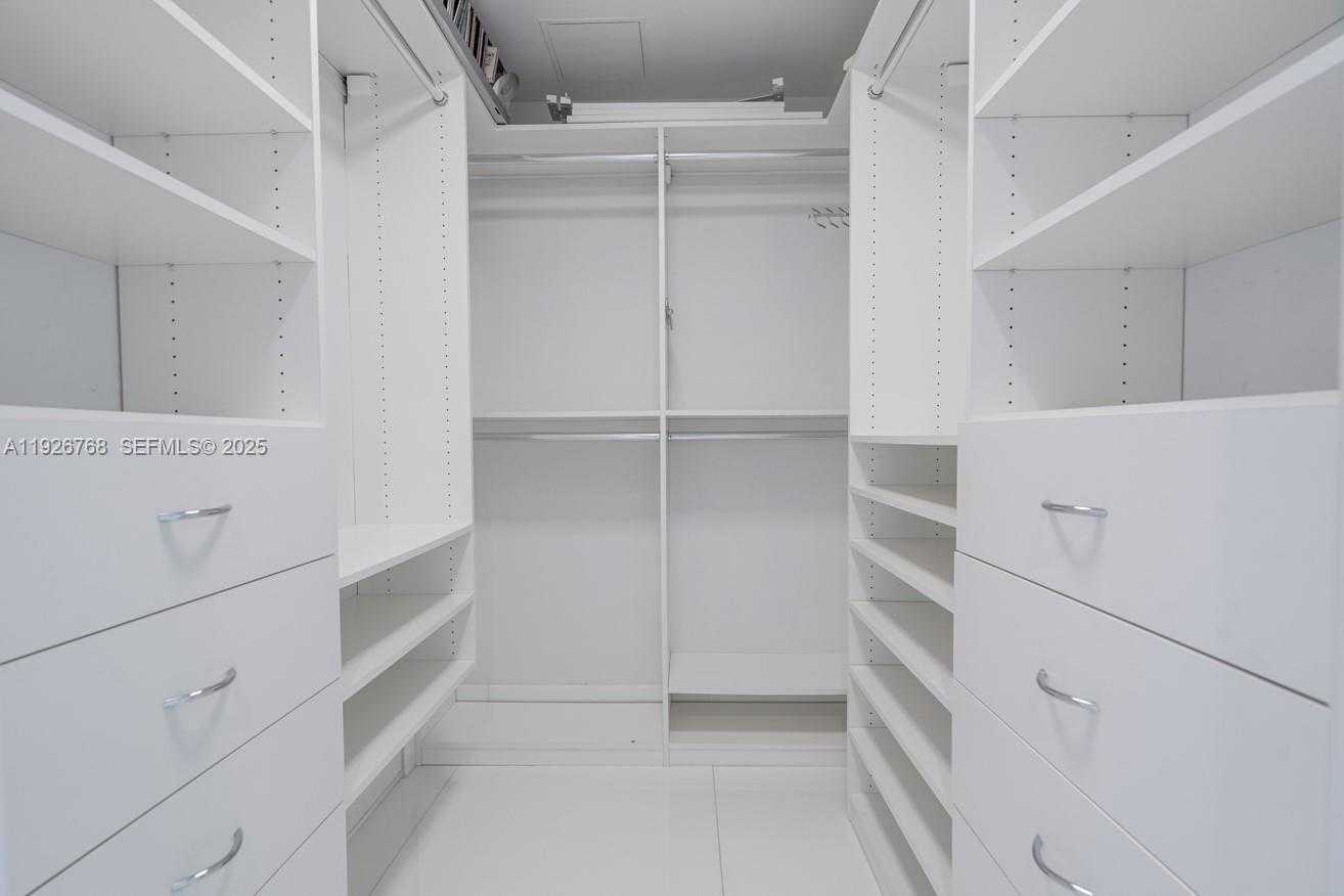 Small Image of 50 SOUTH POINTE DR #1506, Miami Beach Number 24