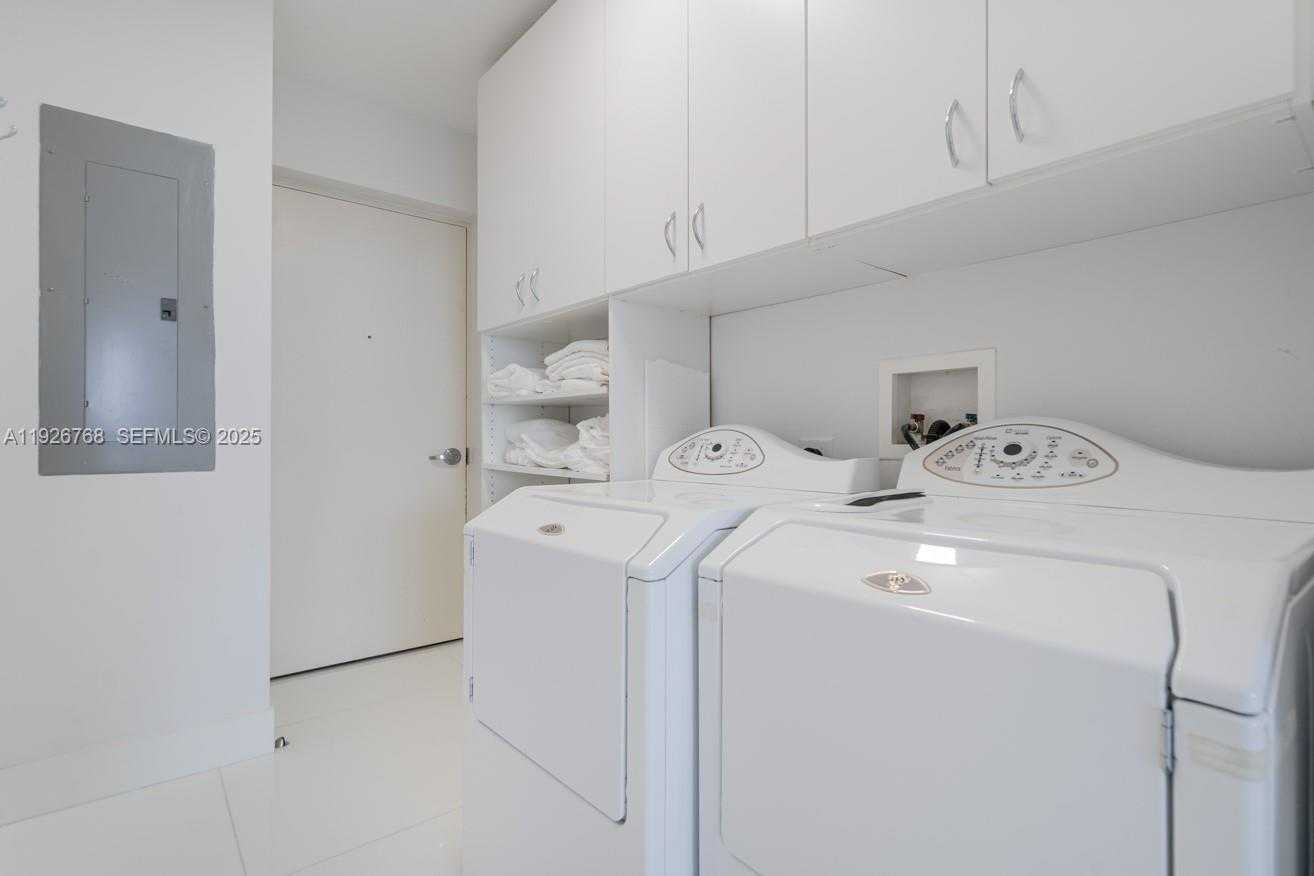 Small Image of 50 SOUTH POINTE DR #1506, Miami Beach Number 25