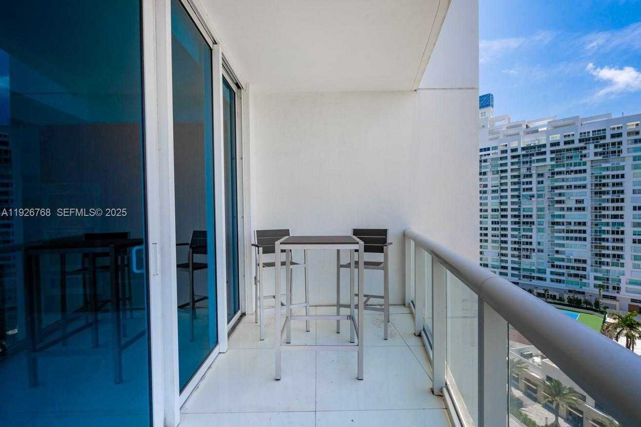 Small Image of 50 SOUTH POINTE DR #1506, Miami Beach Number 3