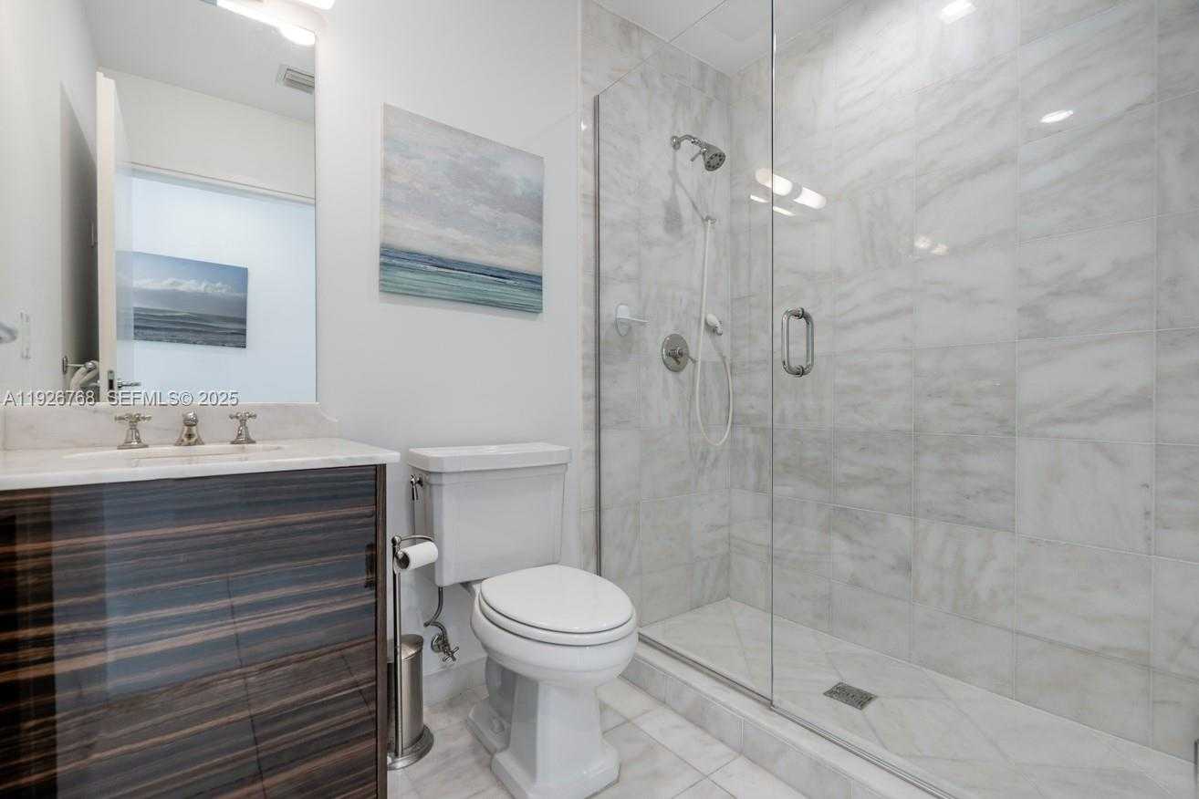 Small Image of 50 SOUTH POINTE DR #1506, Miami Beach Number 36