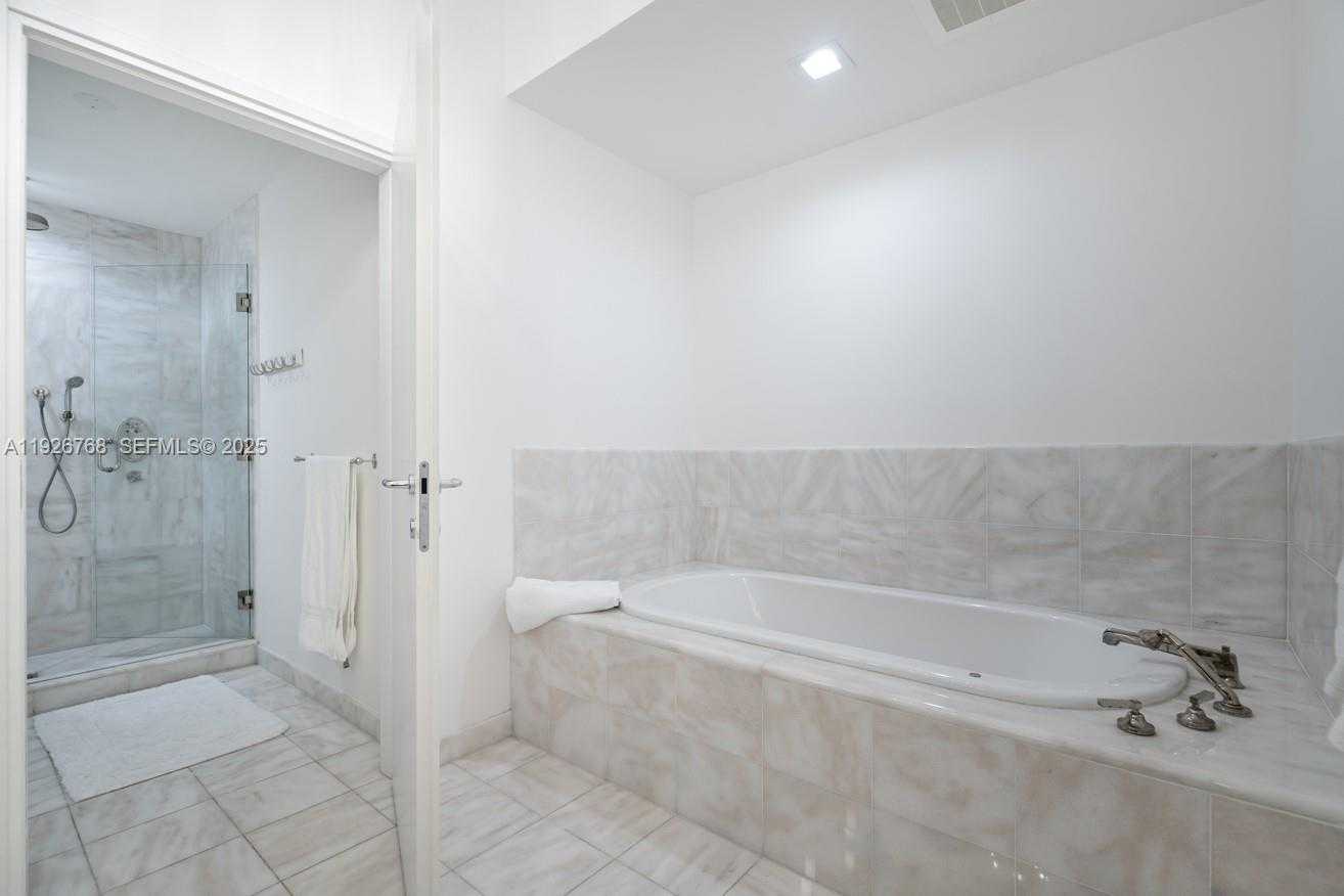 Small Image of 50 SOUTH POINTE DR #1506, Miami Beach Number 7