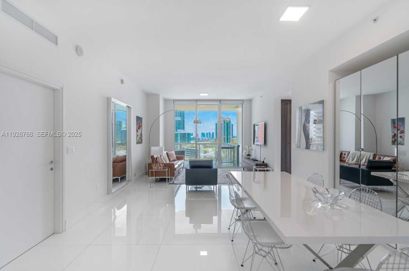 Small Image of 50 SOUTH POINTE DR #1506, Miami Beach Number 9