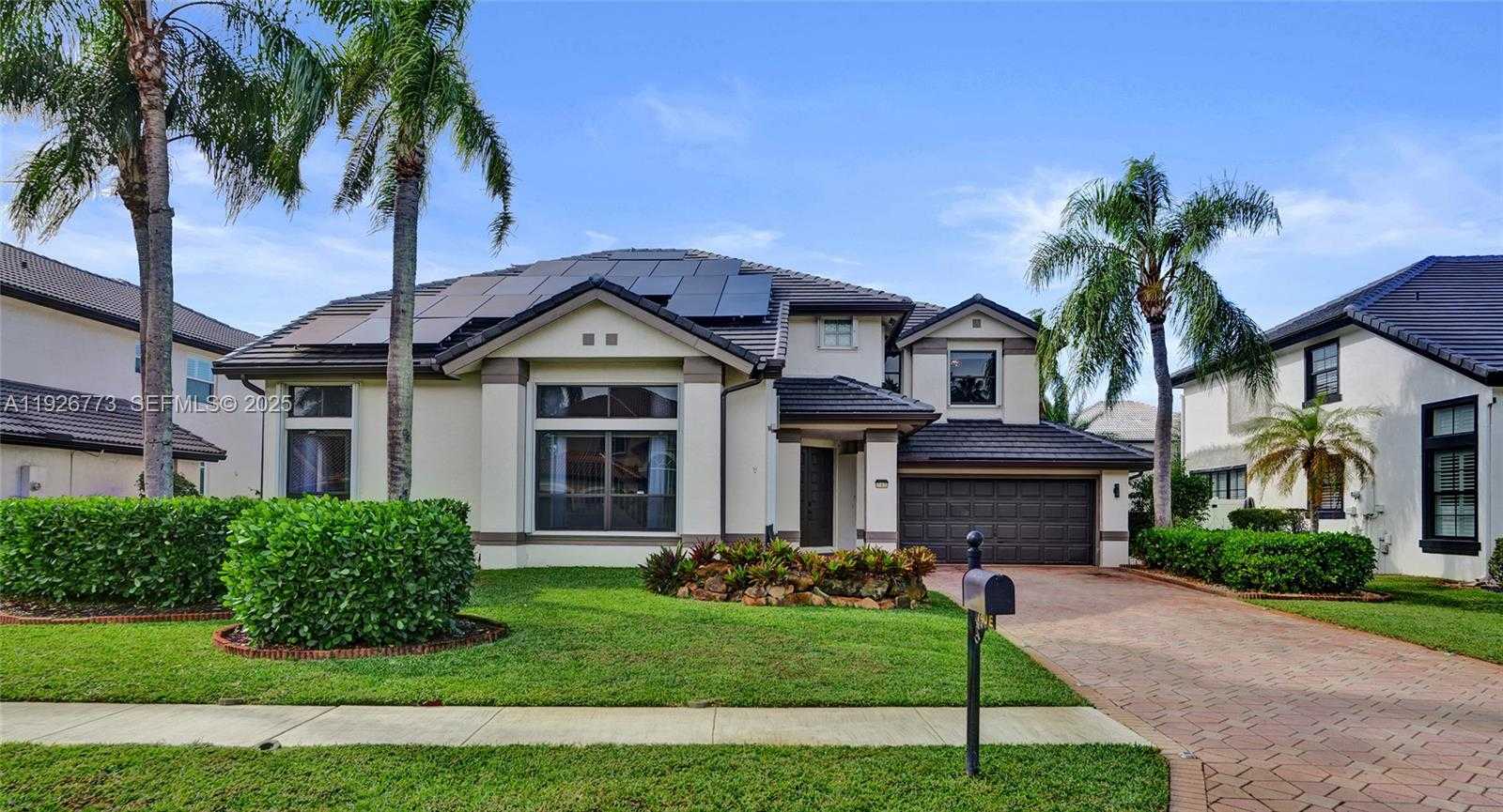 Small Image of 740 CYPRESS POINTE DR E, Pembroke Pines Number 1