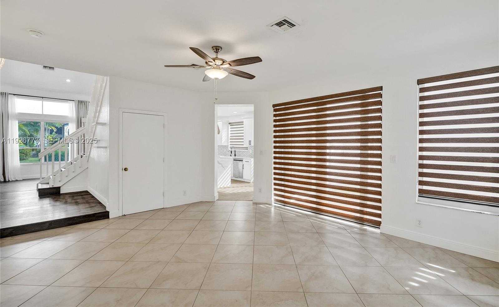 Small Image of 740 CYPRESS POINTE DR E, Pembroke Pines Number 10