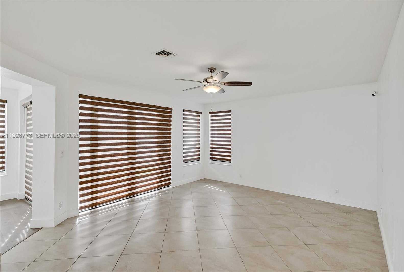 Small Image of 740 CYPRESS POINTE DR E, Pembroke Pines Number 11
