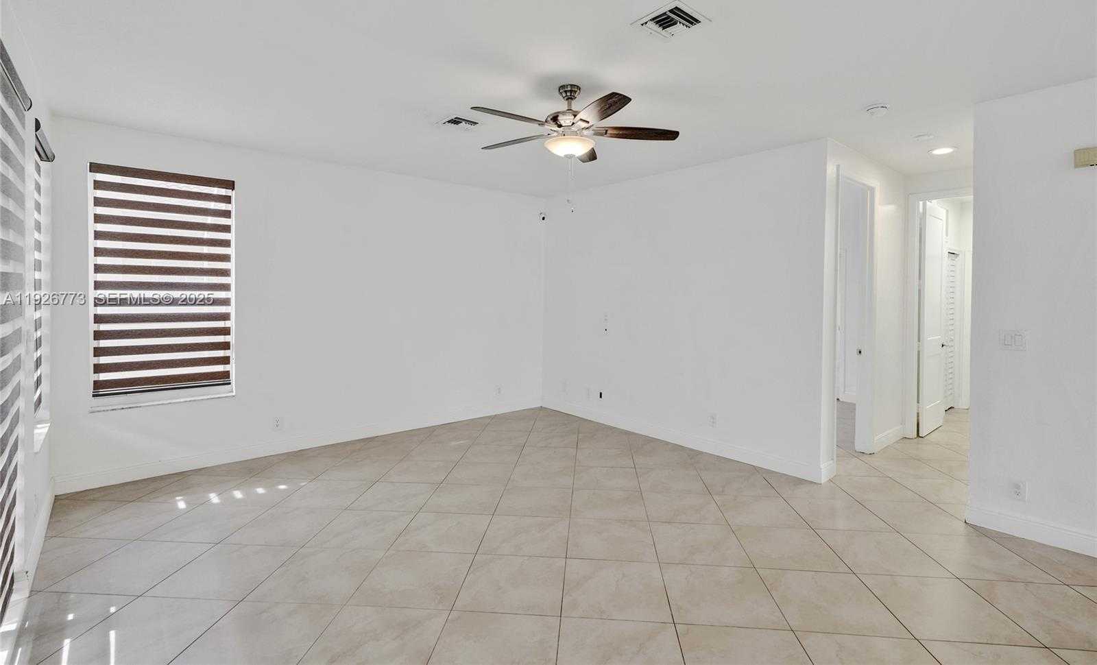 Small Image of 740 CYPRESS POINTE DR E, Pembroke Pines Number 13