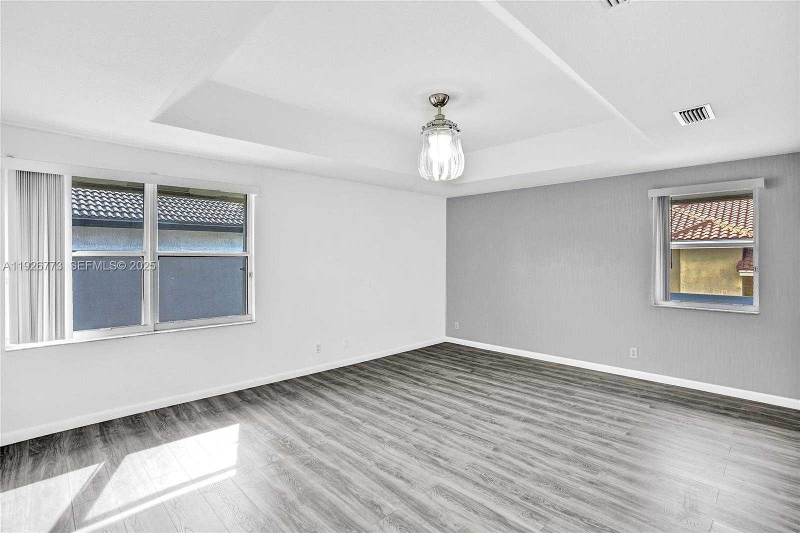 Small Image of 740 CYPRESS POINTE DR E, Pembroke Pines Number 24