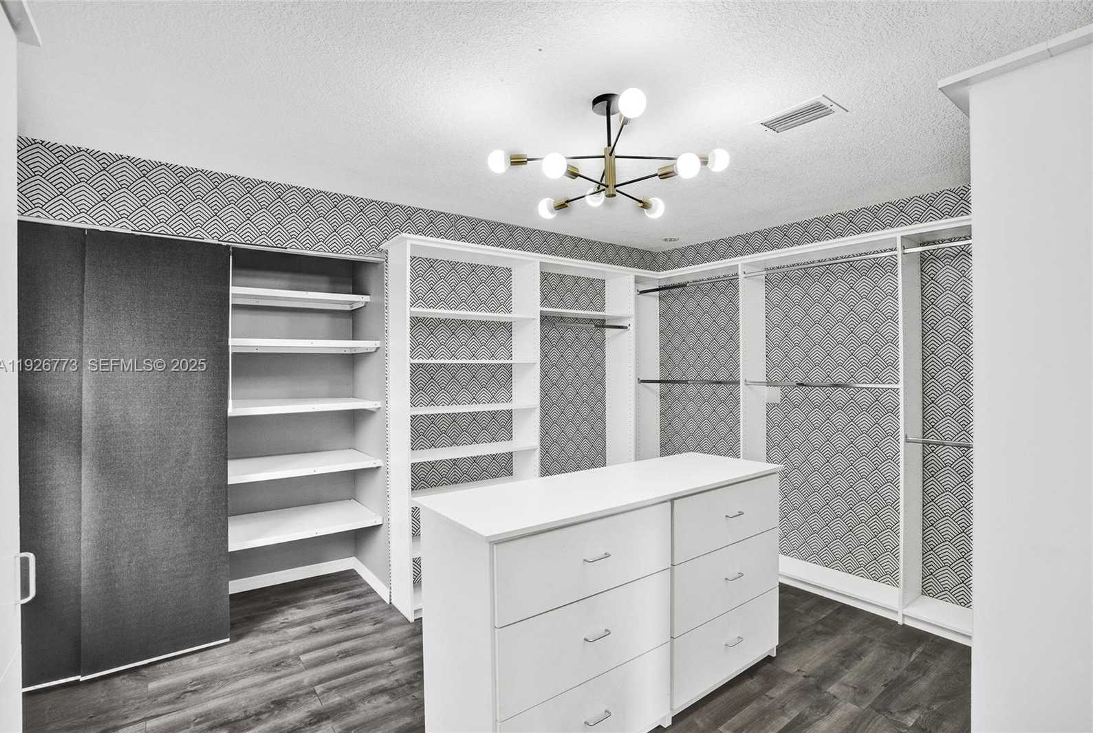 Small Image of 740 CYPRESS POINTE DR E, Pembroke Pines Number 27