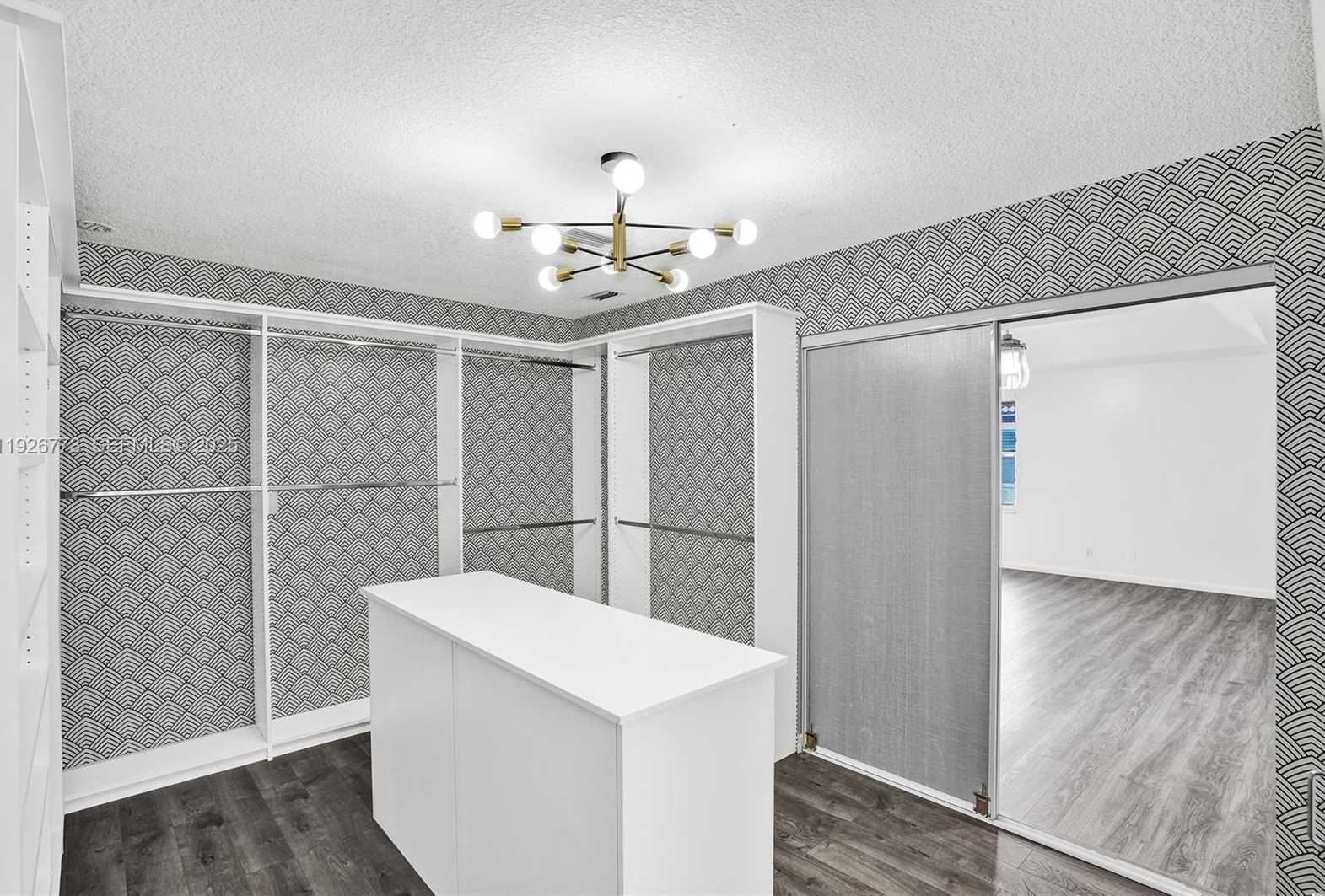 Small Image of 740 CYPRESS POINTE DR E, Pembroke Pines Number 28