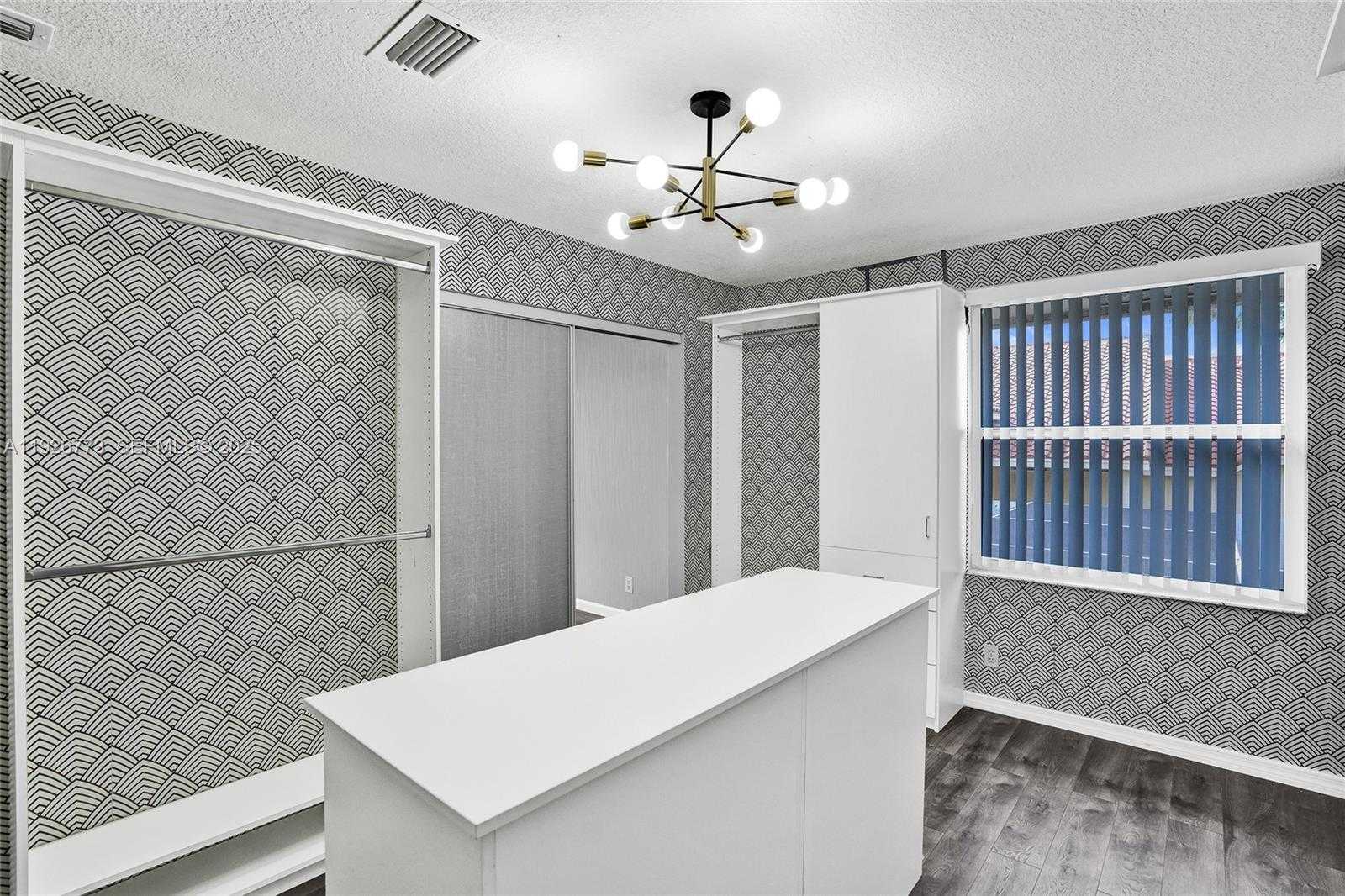 Small Image of 740 CYPRESS POINTE DR E, Pembroke Pines Number 29