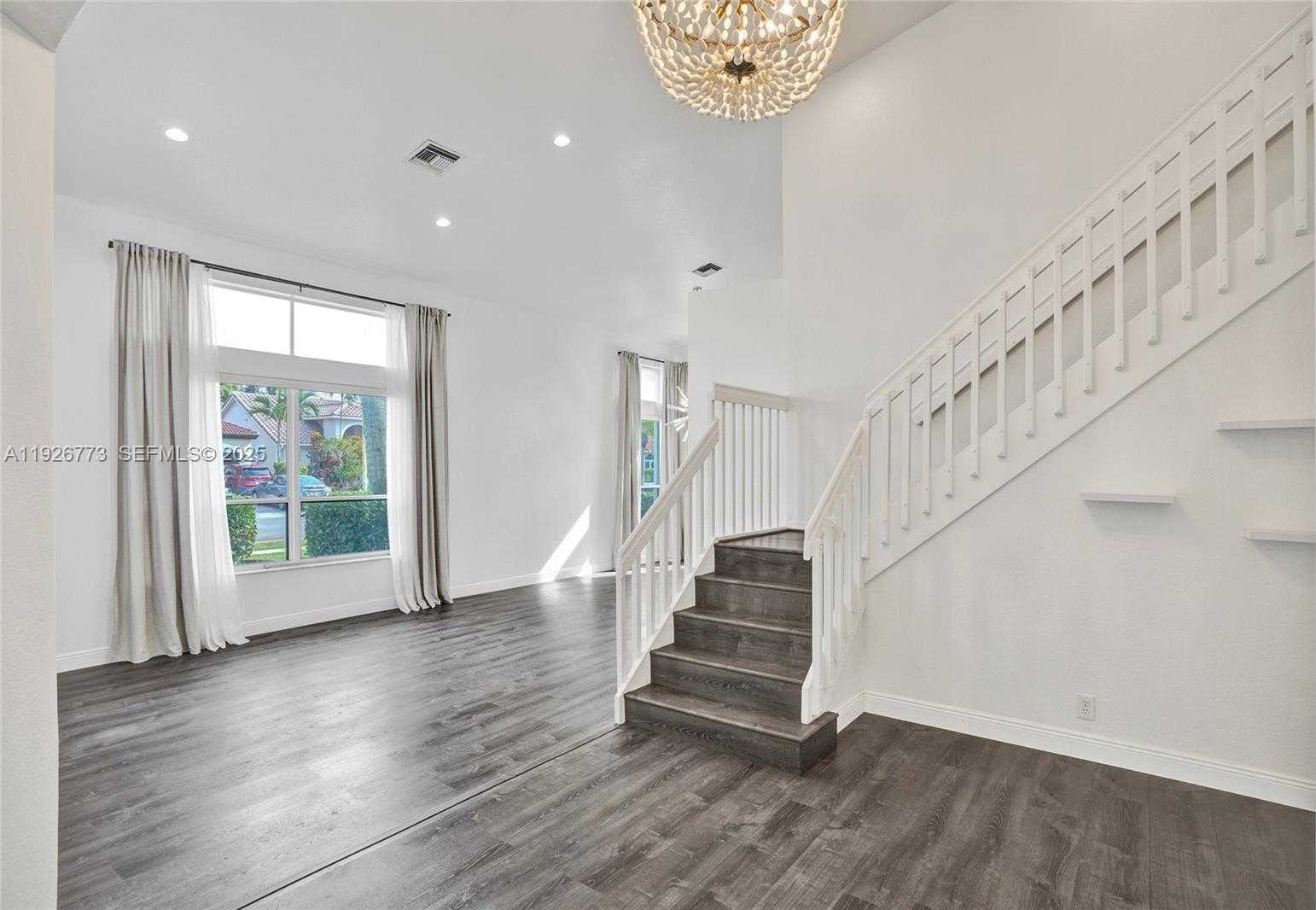 Small Image of 740 CYPRESS POINTE DR E, Pembroke Pines Number 3