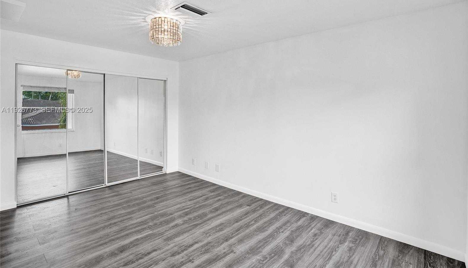 Small Image of 740 CYPRESS POINTE DR E, Pembroke Pines Number 30