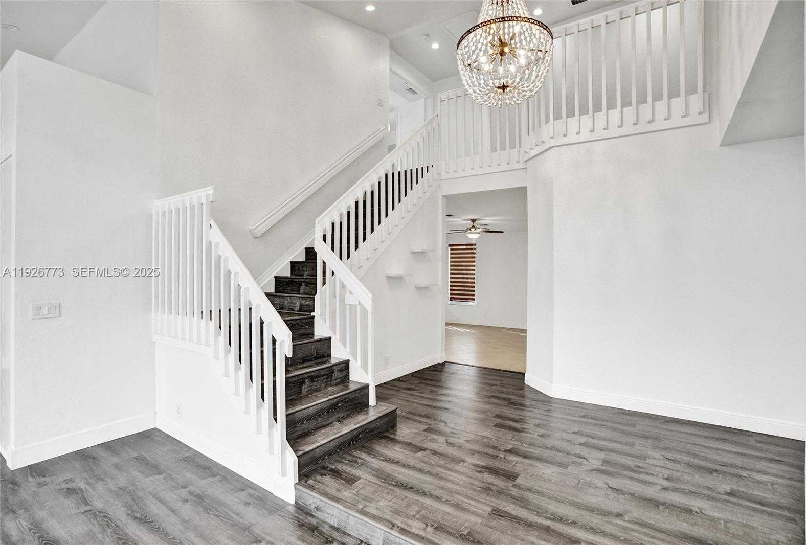 Small Image of 740 CYPRESS POINTE DR E, Pembroke Pines Number 4