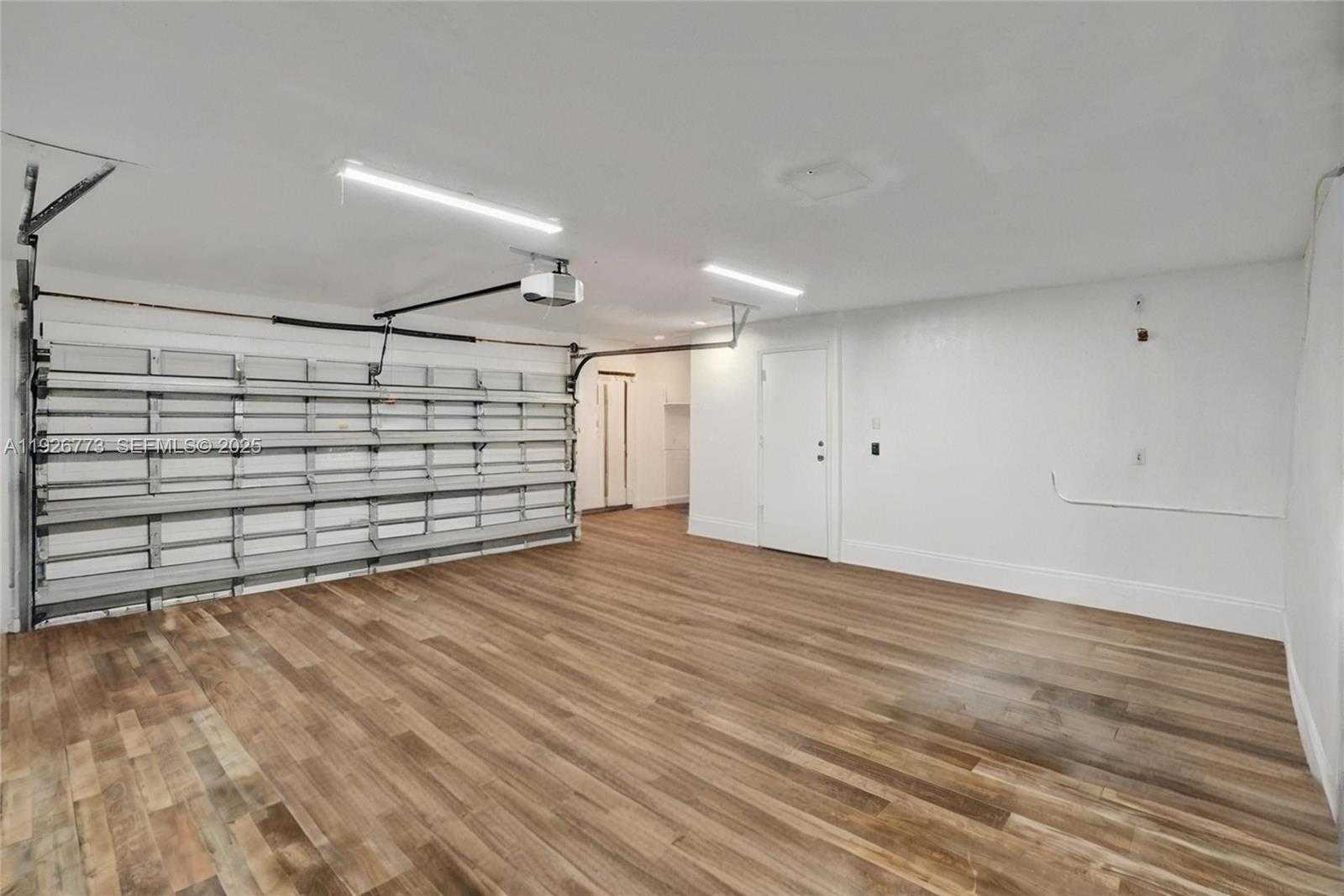 Small Image of 740 CYPRESS POINTE DR E, Pembroke Pines Number 42