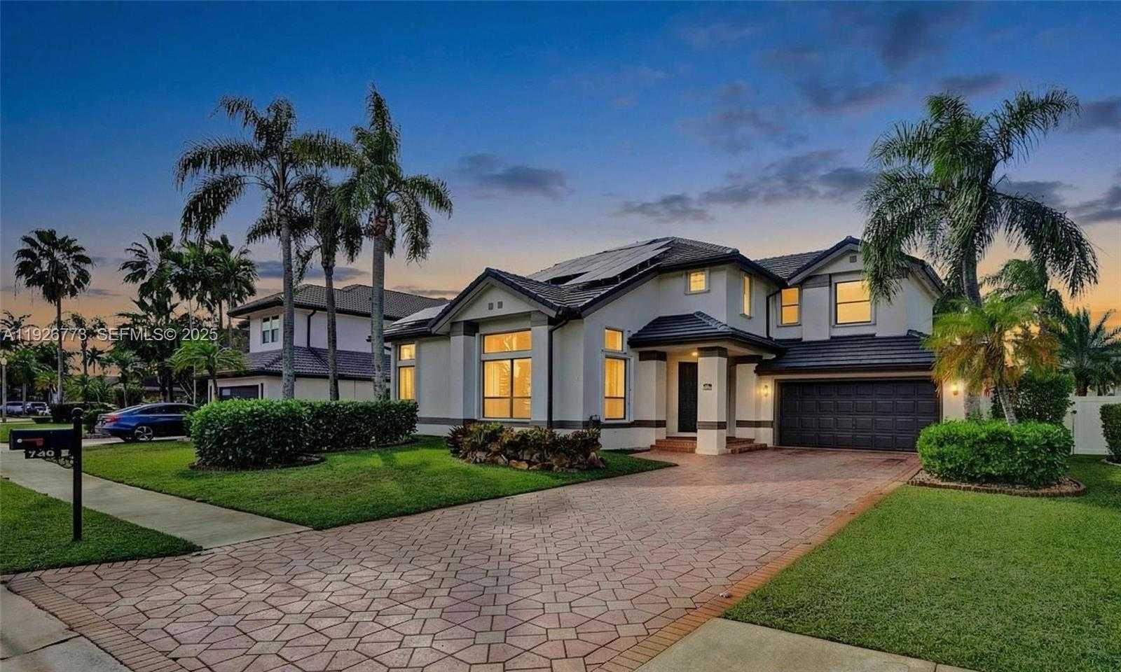 Small Image of 740 CYPRESS POINTE DR E, Pembroke Pines Number 43