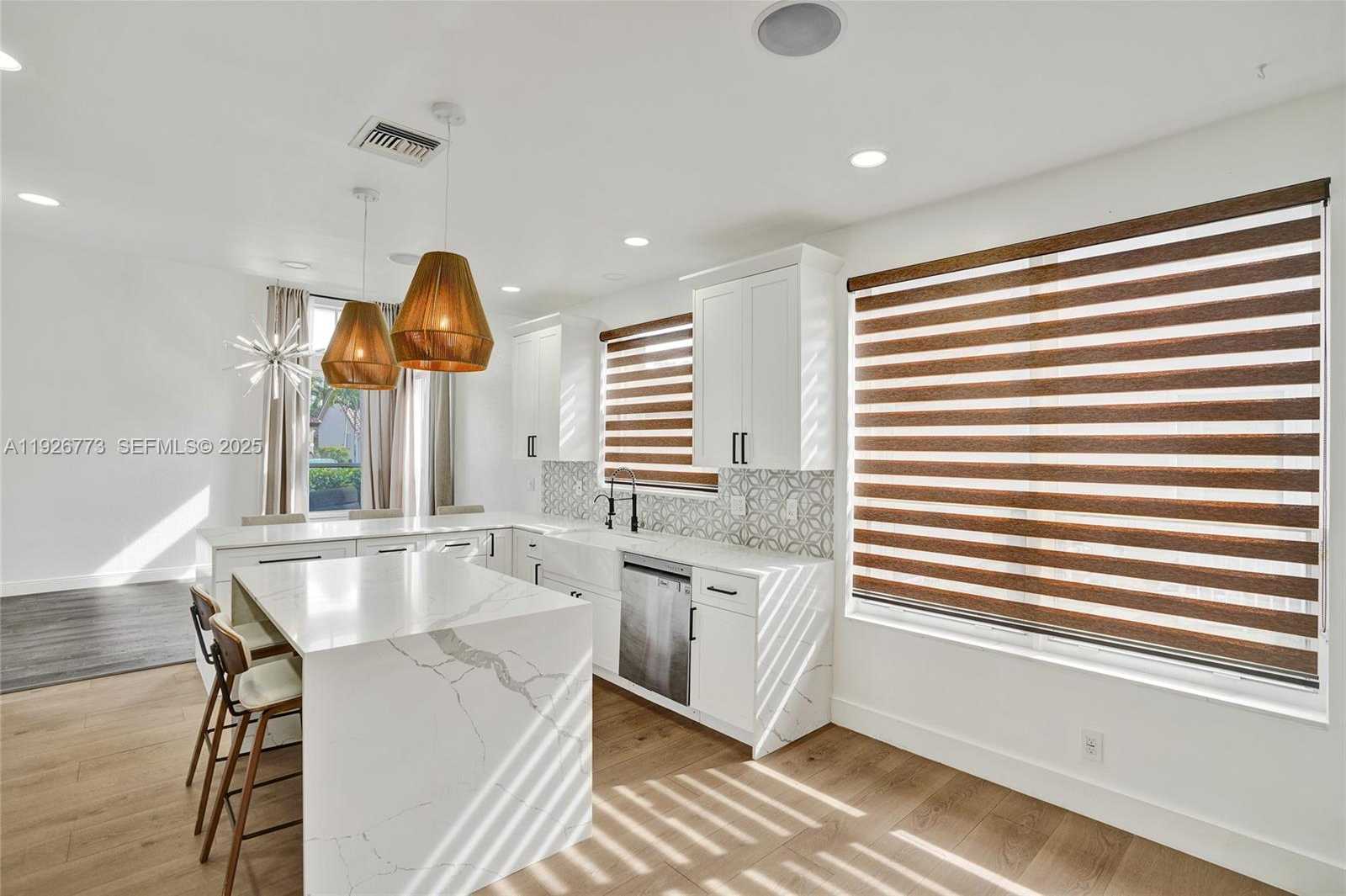 Small Image of 740 CYPRESS POINTE DR E, Pembroke Pines Number 8