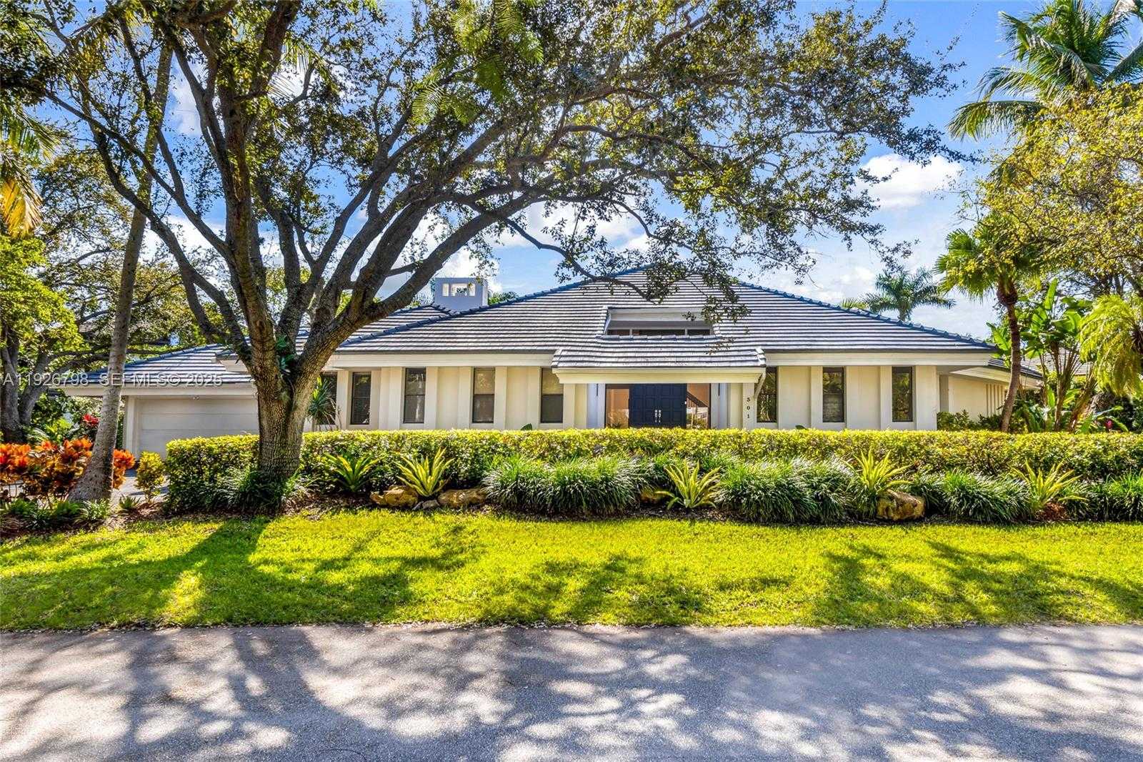 Small Image of 301 ISLA DORADA BLVD, Coral Gables Number 1