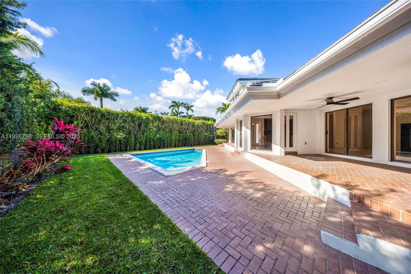 Small Image of 301 ISLA DORADA BLVD, Coral Gables Number 12