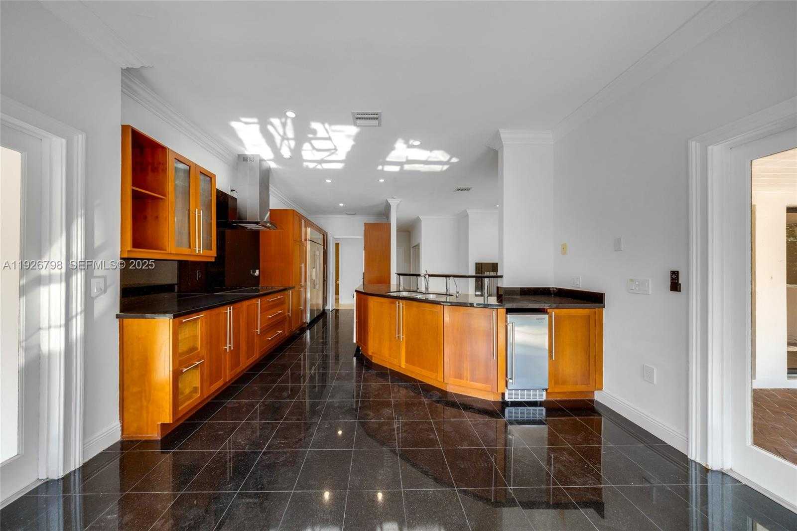 Small Image of 301 ISLA DORADA BLVD, Coral Gables Number 15