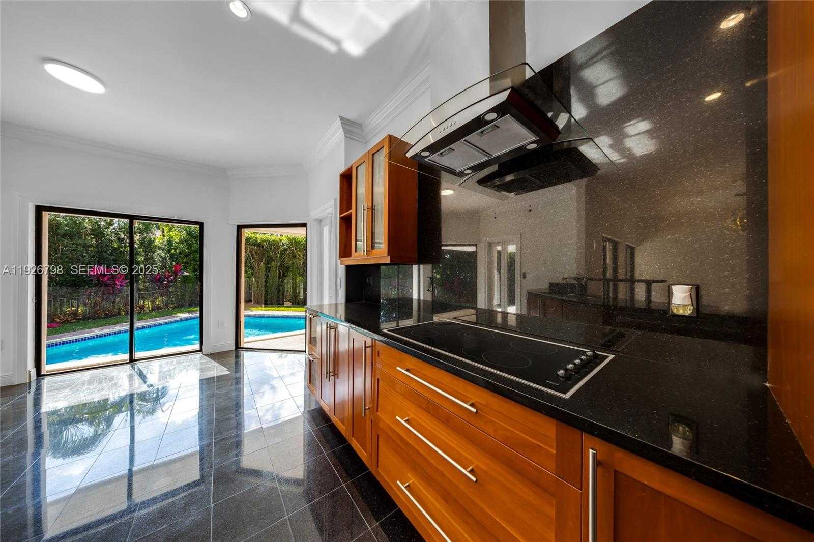 Small Image of 301 ISLA DORADA BLVD, Coral Gables Number 20