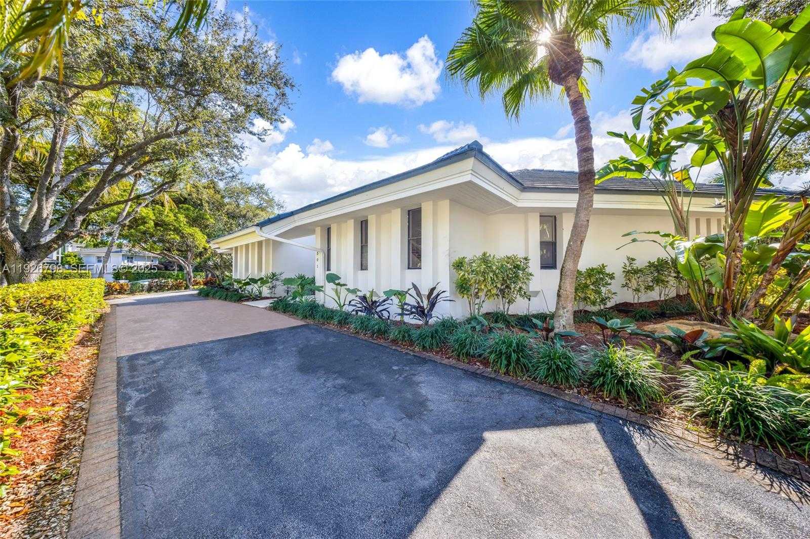 Small Image of 301 ISLA DORADA BLVD, Coral Gables Number 3