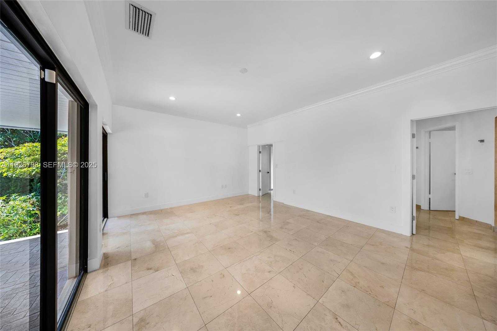 Small Image of 301 ISLA DORADA BLVD, Coral Gables Number 31