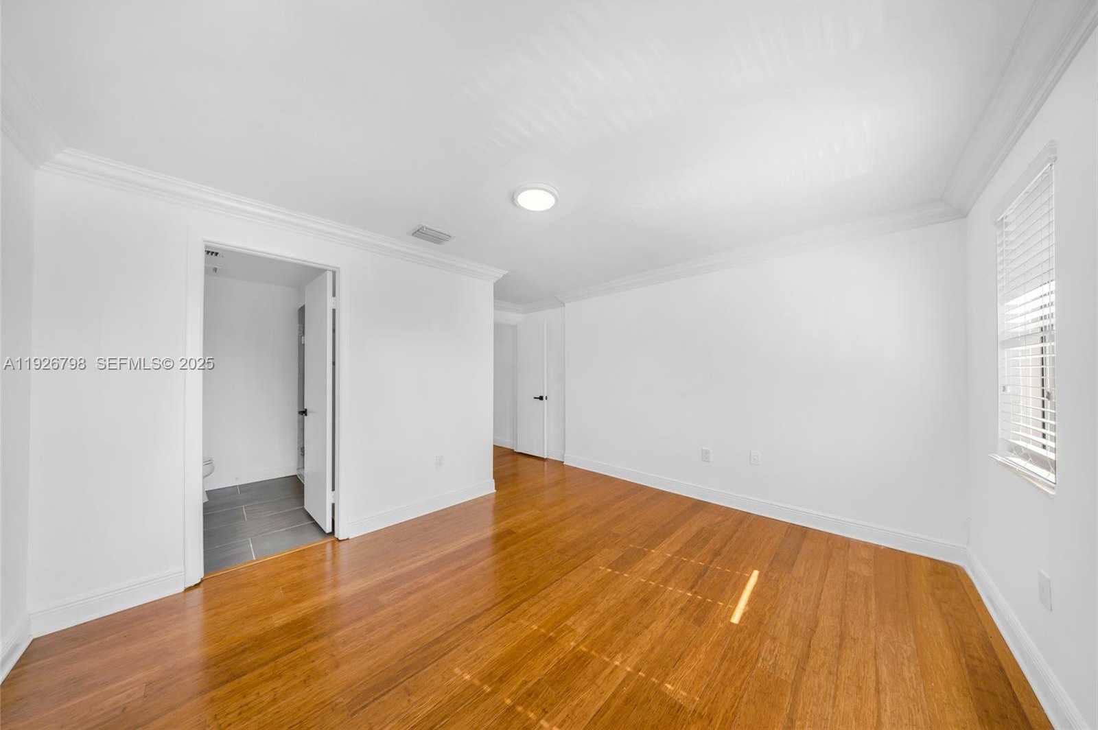 Small Image of 301 ISLA DORADA BLVD, Coral Gables Number 38