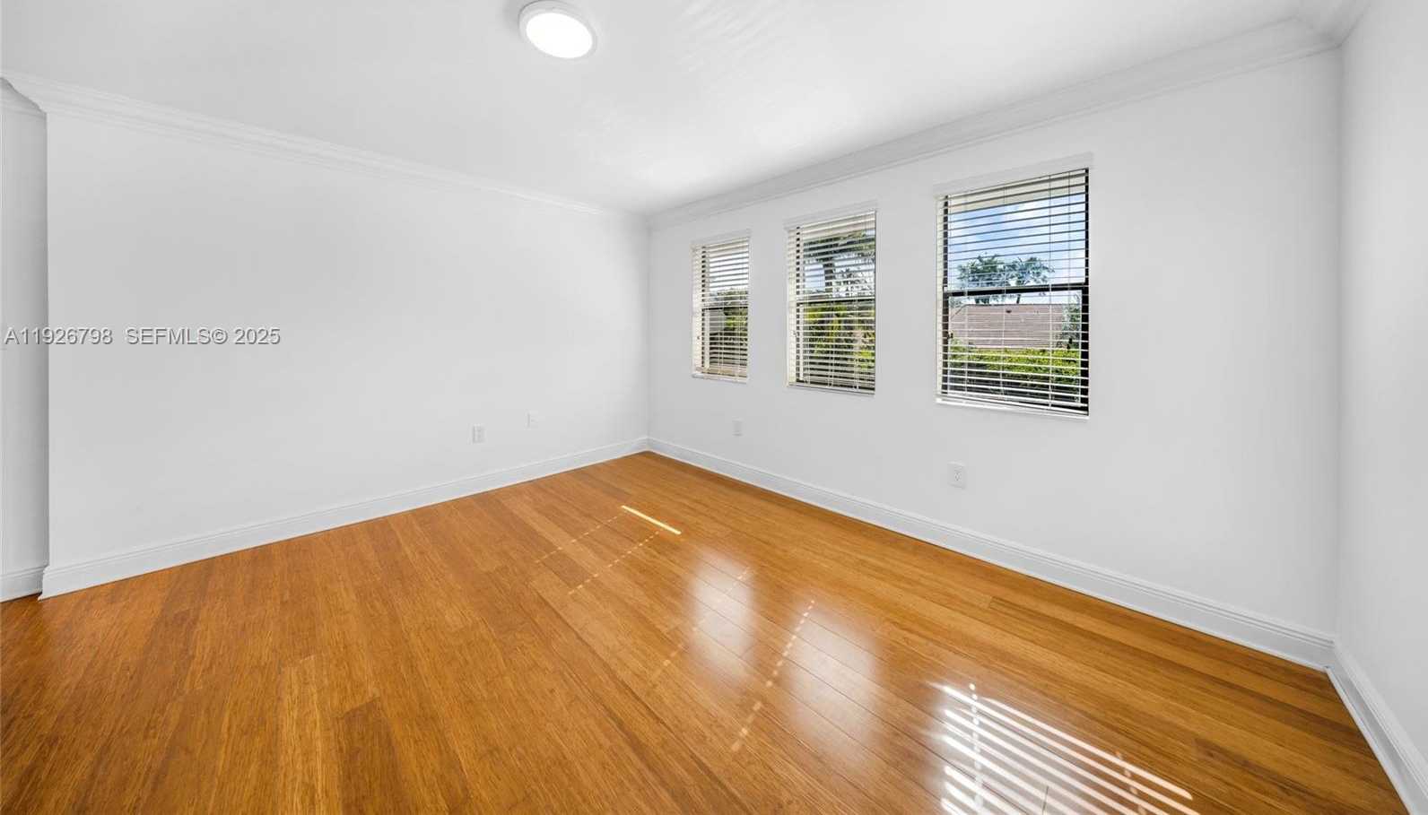 Small Image of 301 ISLA DORADA BLVD, Coral Gables Number 39