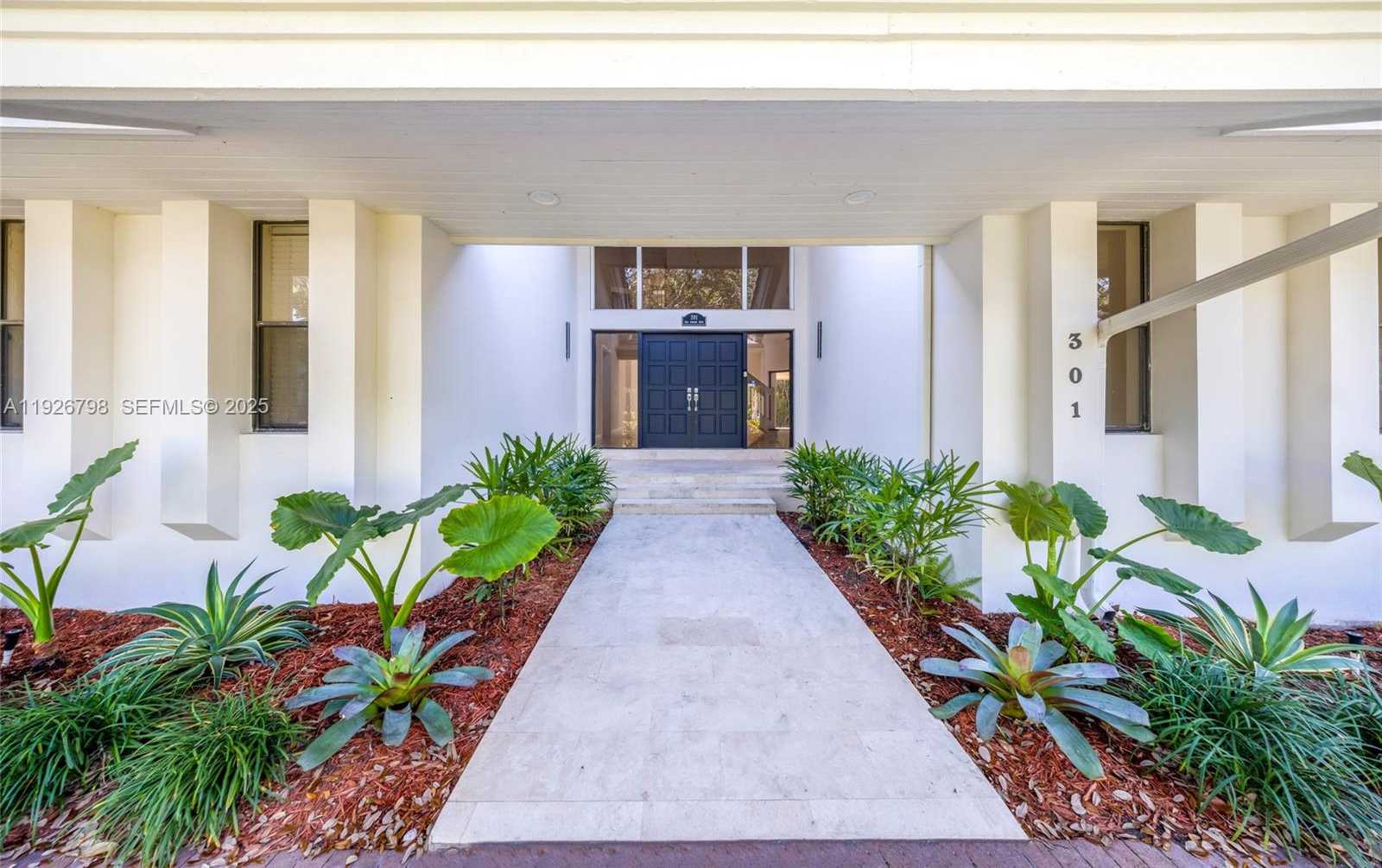 Small Image of 301 ISLA DORADA BLVD, Coral Gables Number 4