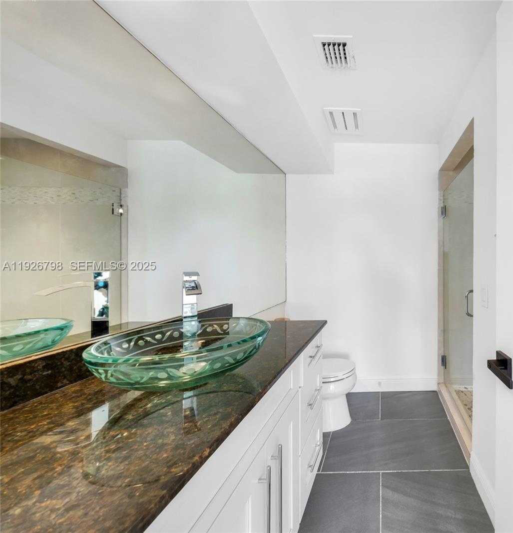 Small Image of 301 ISLA DORADA BLVD, Coral Gables Number 40