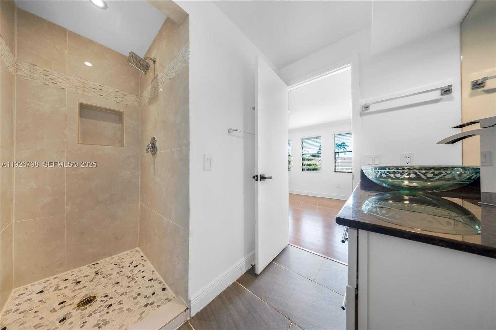 Small Image of 301 ISLA DORADA BLVD, Coral Gables Number 41