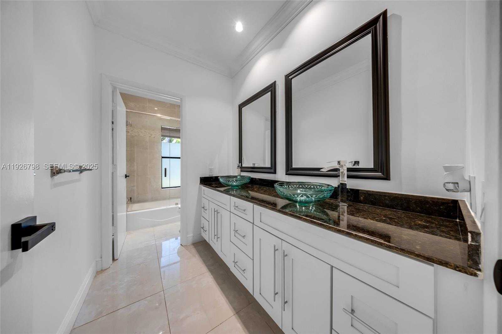 Small Image of 301 ISLA DORADA BLVD, Coral Gables Number 48